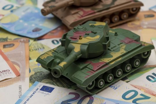 Απειλή για τις κοινωνίες ο μιλιταρισμός